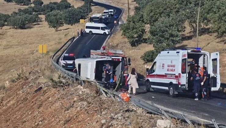 Diyarbakır’da feci kaza! Minibüs devrildi: 1 ölü, 16 yaralı
