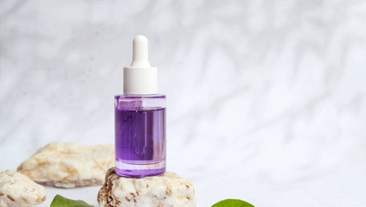 Doğal retinolün gizli formülü: Bakuchiol bileşenin cilt bakımında kullanımı ve mucizevi 5 faydası