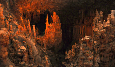 Dünyanın sekizinci harikası Gilindire Mağarası masalsı atmosferiyle büyülüyor