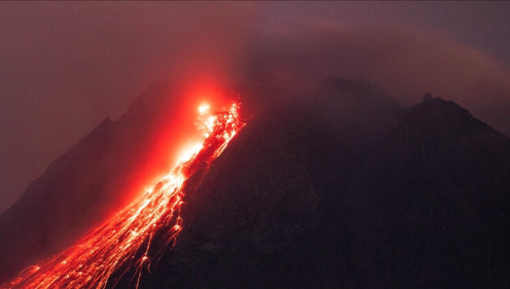 Endonezya’daki Lewotobi Laki-Laki Yanardağı patladı! Turistler alarma geçti