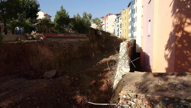 Erzurum’da heyelan meydana geldi: 70 daire tahliye edildi!