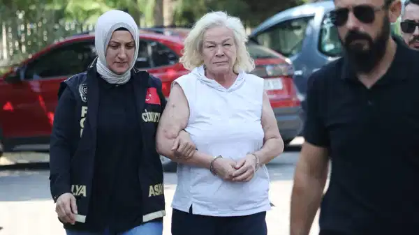 Eşini bıçaklayan kadın tutuklandı: ‘Kendimi savunmak isterken oldu’