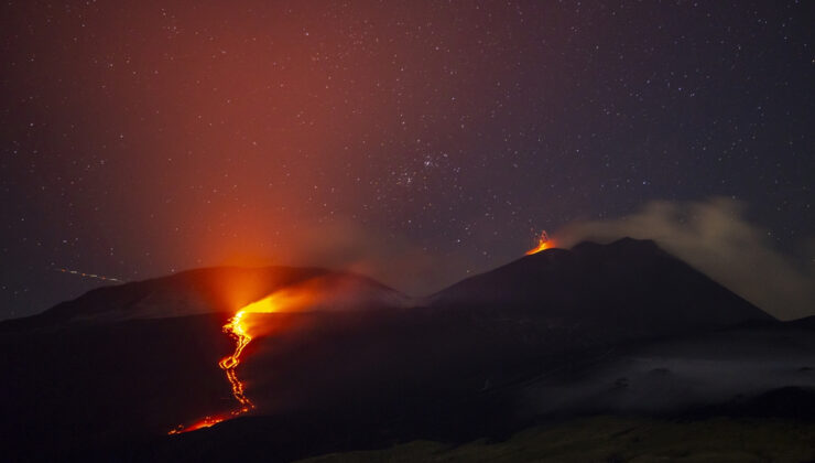 Etna Yanardağı patladı, turuncu alarma geçildi