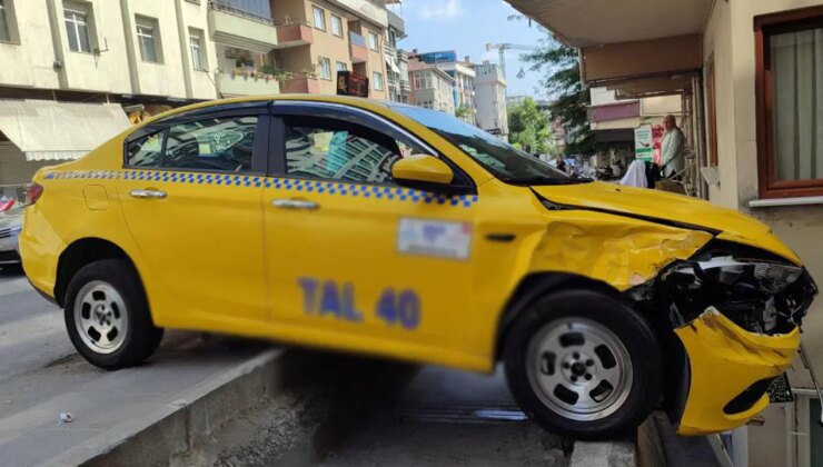 Freni boşalan araç binaya çarparak durdu!