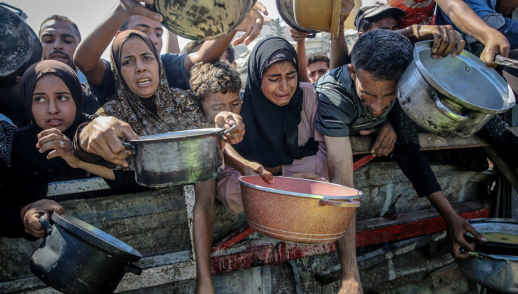Gazze’de açlıkla mücadeleden acı görüntüler