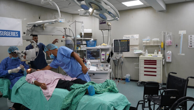 Gazze’de doktorlar hem açlıkla mücadele ediyor hem de hayat kurtarmaya çalışıyor