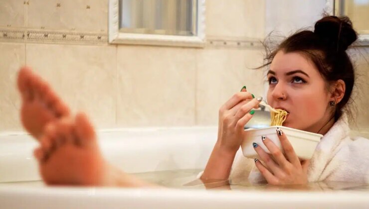 Geç saatlerde bir şeyler yemek kilo aldırıyor mu?