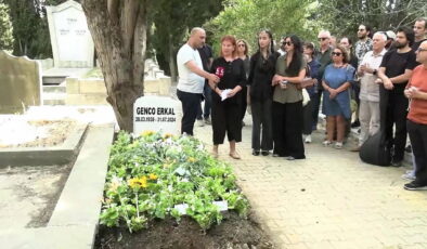Genco Erkal ölümünün birinci yılında mezarı başında anıldı… İmamoğlu: ‘Sözünü sakınmadı, haksızlıkların karşısında dimdik durdu’
