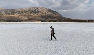 Göçmen kuşlara ev sahipliği yapan Kellah Gölü tamamen kurudu!