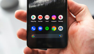 Google’ın Telefon uygulaması artık sesinizi gerçek zamanlı olarak çevirebiliyor