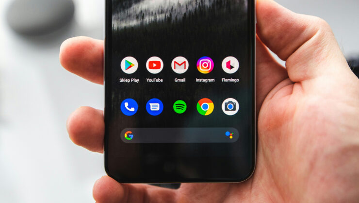 Google’ın Telefon uygulaması artık sesinizi gerçek zamanlı olarak çevirebiliyor