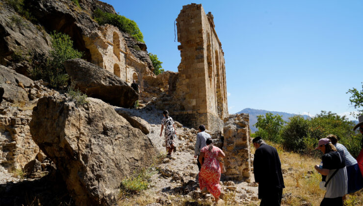 Gümüşhane’de tarihi Hutura Kilisesi’ne Yunanistan’dan ziyaret