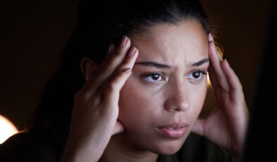 Günlük yaşamınızı etkileyen şiddetli baş ağrılarına dikkat: Tehlikeli olabilir