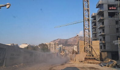 Hatay’da okullar şantiye alanında: Veliler ve öğrenciler endişeli