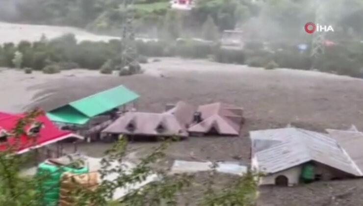 Hindistan’da şiddetli yağış, sele yol açtı