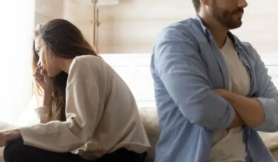 İlişkiniz içten içe tükeniyor olabilir: Fark etmeden aşktan uzaklaşmanıza sebep olan 7 durum