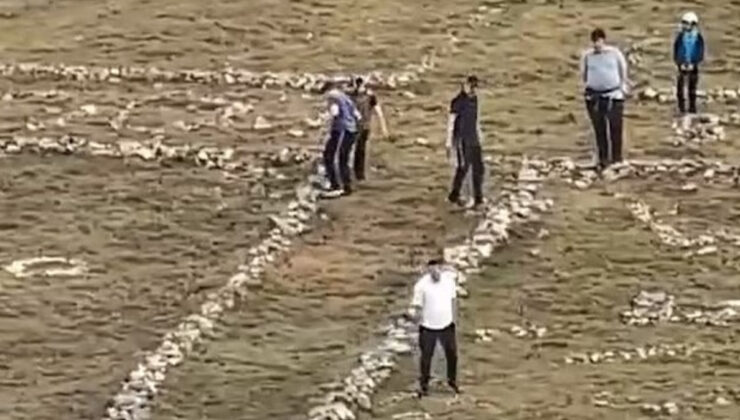 İngiltere’de Yahudi turistlerden tarihi haça saldırı