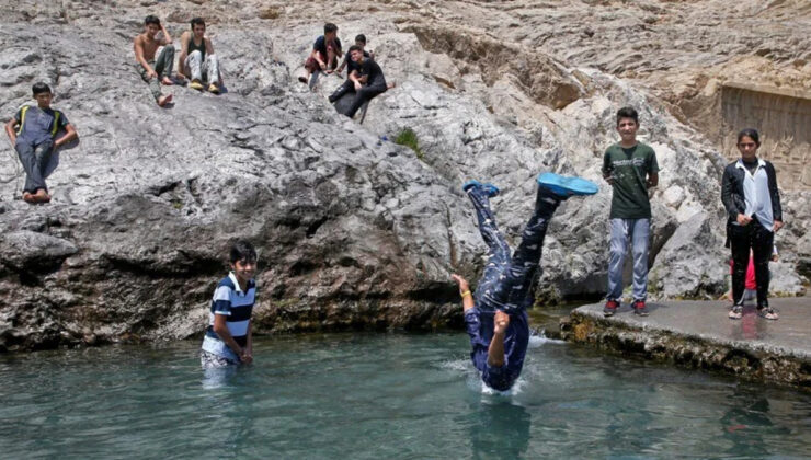 İran’da aşırı sıcaklar nedeniyle kamu kurumları tatil edildi