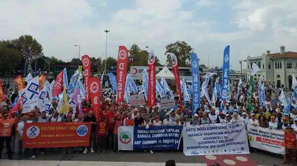 İş bırakan memurların eylemleri İstanbul’da sürüyor: ‘Sokaklarda, alanlardayız’