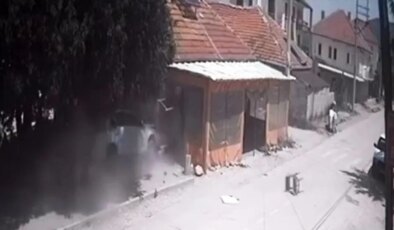 Isparta’da korkunç kaza… Otomobil kahvehaneye girdi: Ölü ve yaralılar var!