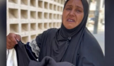 İsrail saldırılarında ölen kızının kıyafetlerini, kalan çocuklarını doyurmak için sattı