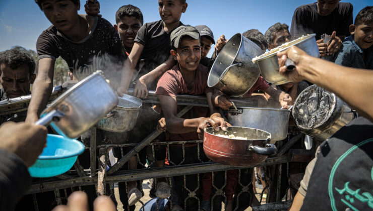İsrail’in ablukası altındaki Filistinlilere yemek dağıtıldı