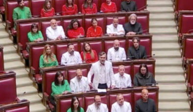 İtalya Parlamentosu’ndan İsrail’e tepki: Filistin bayrağının renklerini taşıyan kıyafetler giydiler