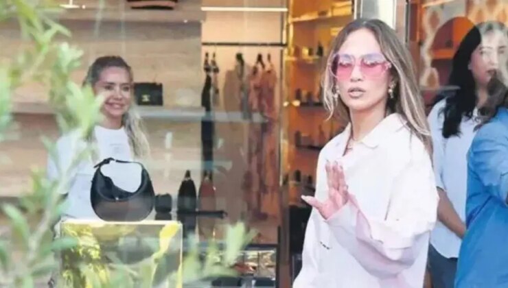 Jennifer Lopez İstanbul’a ayak bastı: Mağazaya alınmadı