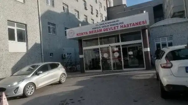 Kadınlardan, kıyafetini beğenmediği kadını muayene etmeyen doktora tepki