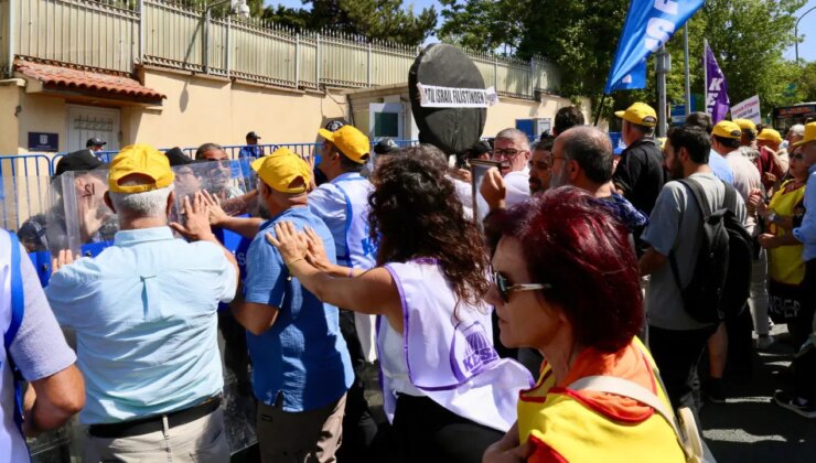 KESK’ten İsrail Büyükelçiliği konutu önüne siyah çelenk: ‘Yüksek perdeden göstermelik çıkışlar yapan AKP iktidarıysa İsrail’le ticaretini sürdürüyor’