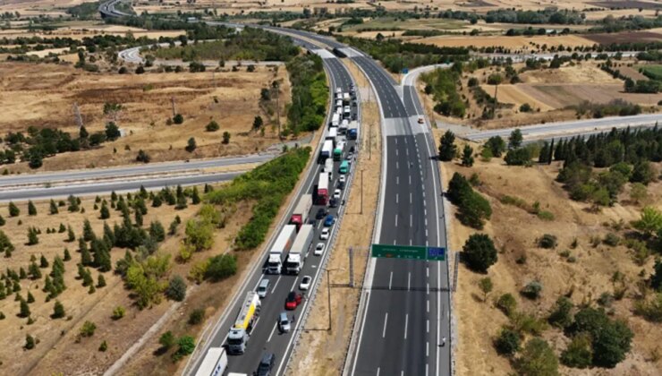 Kırklareli’nde ağaçlık alanda yangın: Otoyol trafiğe kapatıldı