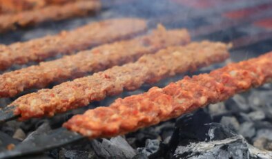 ‘Kıyma dağılmazsa şüphelenin’: Adana kebabındaki o hileye dikkat!