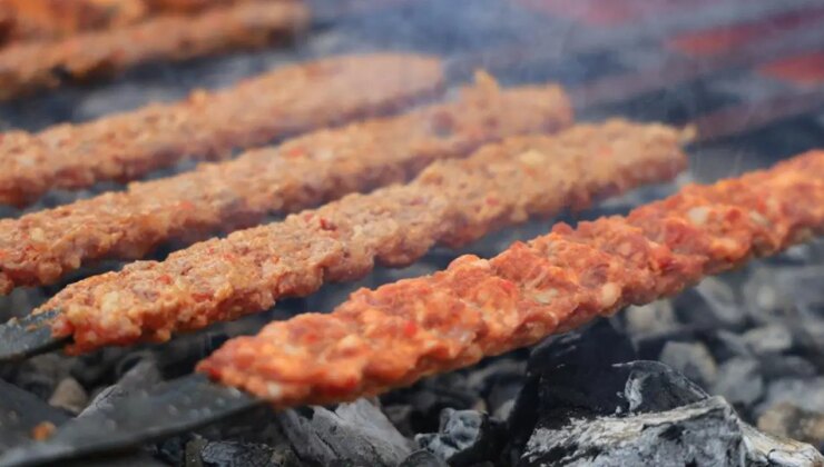 ‘Kıyma dağılmazsa şüphelenin’: Adana kebabındaki o hileye dikkat!