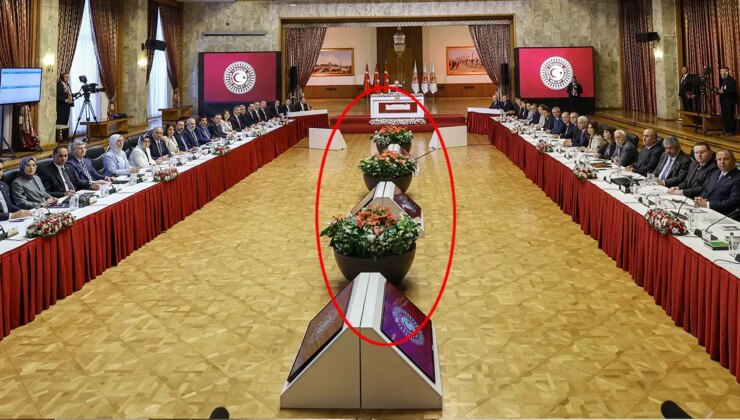 Komisyon salonunda yer alan Antorium çiçeği ne anlama geliyor?