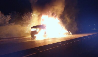 Korku filmi gibi: Kimyasal madde yüklü TIR yanarak kilometrelerce yol gitti