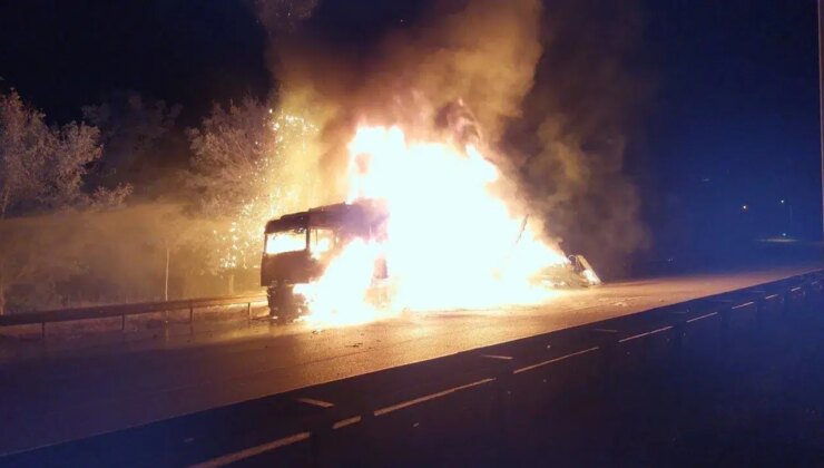 Korku filmi gibi: Kimyasal madde yüklü TIR yanarak kilometrelerce yol gitti