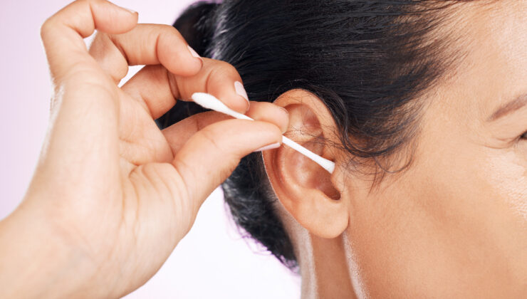 Kulağınızı temizlerken dikkat edin: Yanlış yöntemler işitme kaybına neden oluyor