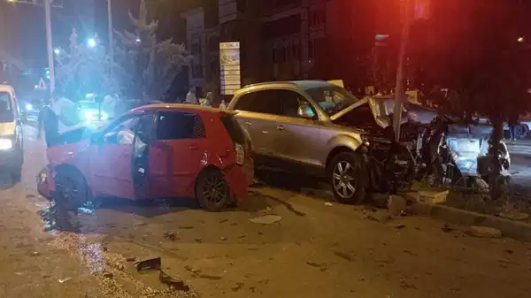 Malatya’da zincirleme kazada ortalık savaş alanına döndü: 1’i ağır 7 yaralı!