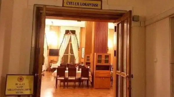 Meclis Lokantası’nda vekil yakınları ‘gün’ yapmaya başlamış! Dışarıdan gelip yemek götürüyorlar