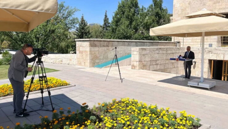 Meclis’te dikkat çeken görüntü: DEM Partili Ömer Faruk Gergerlioğlu’nun basın toplantısını bir kişi izledi