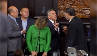 Meksika Senatosu’nda yumruklu kavga