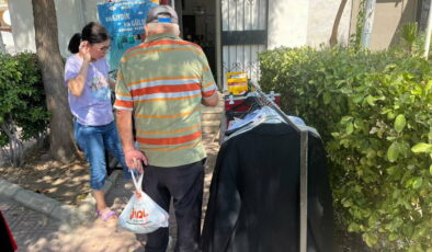 Muhtarlık binasının önünü ihtiyaç sahipleri için butiğe çevirdi