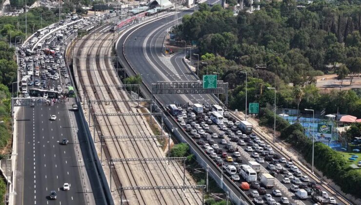 Netanyahu’ya protesto: Esir ailelerinin çağrısıyla İsrail’de hayat durdu!