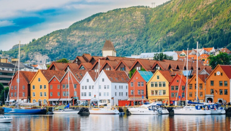 Norveç’in masal dünyasını andıran renkli evleri