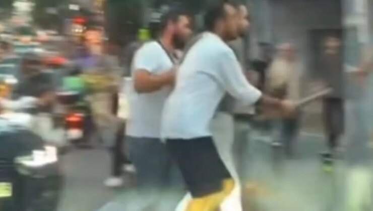 O anlar kamerada… Nişantaşı’nda trafik kavgası: Sopa ile kadının üzerine yürüdü