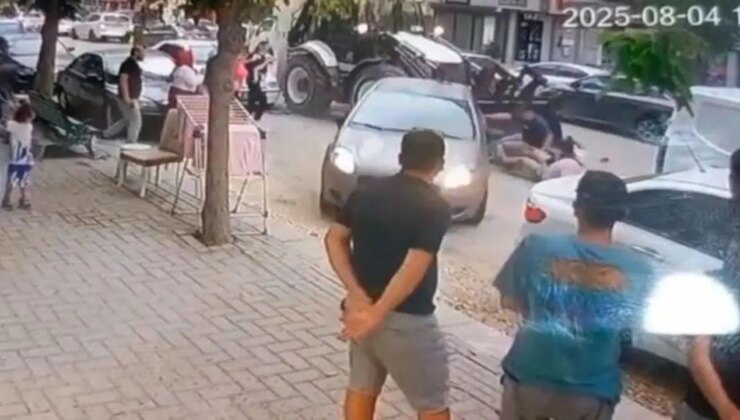 Operatör 5 araca çarptı: Kepçesine aldığı 2 yaya yaralandı