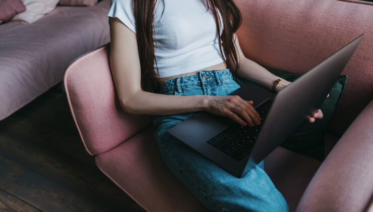 Oturma şeklinize dikkat edin: Beyne giden kan akışı azalıyor