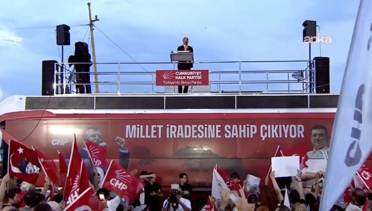 Özgür Özel yurttaşları ‘kutuplaşmayacağız’ diyerek çağırdı: Millet iradesine 43’üncü kez sahip çıkıyor!