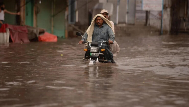 Pakistan’da muson yağmurları etkili oldu: Can kaybı 299’a yükseldi