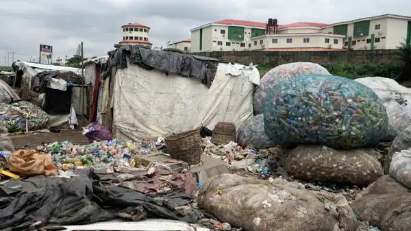 Plastik kirliliği Lagos’u teslim aldı, yasa uygulanamıyor